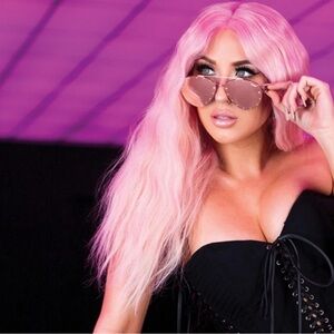 Quay Jaclyn Hill Rose Gold Sunglasses with case gently used-slight tarnish frame